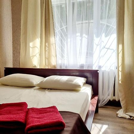 2-Кімнатна Квартира У Центрі На Олександра Поля, Шпиталь, 16Лікарня Dnepropetrovsk Exterior foto